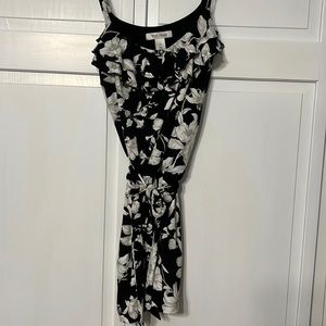 White House Black Market. Women’s 00. Romper with waisted band and tie. Pockets.